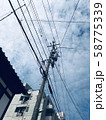 電柱と青空 58775339