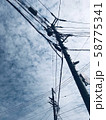 電柱と青空 58775341