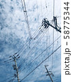 電柱と青空 58775344