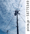 電柱と青空 58775349