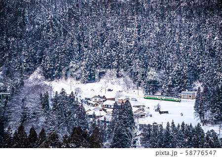 冬の只見線 会津西方駅付近 58776547