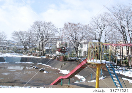 雪の公園 58777522