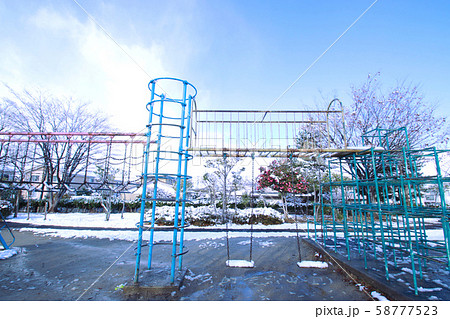 雪の公園 58777523