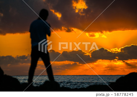 対馬　夕日　 58778245