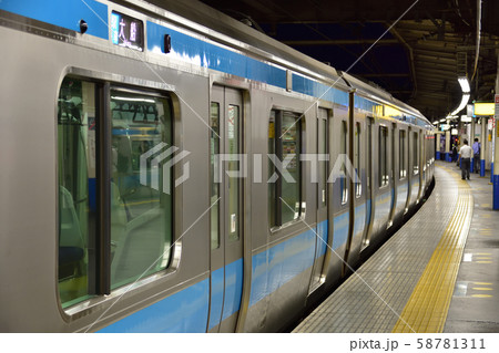 大宮駅の朝 58781311