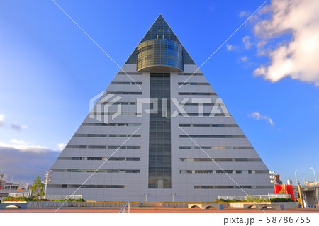 【青森県】晴天下の青森県観光物産館 アスパム 58786755