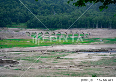 対岸からのタウシュベツ川橋梁 58788384