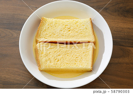 フレンチトースト　調理前 58790303