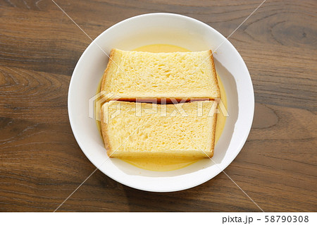 フレンチトースト　調理前 58790308