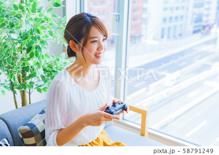 若奥様がゲームで気分転換 人物 日本人 ライフスタイル 暮らし 主婦 マイペース マイホーム 自由 若奥様がゲームで気分転換 人物 日本人 ライフスタイル 暮らし 主婦 マイペース マイホーム 自由 58791249