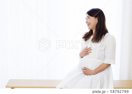 30代女性 妊婦さん 30代女性 妊婦さん 58792799