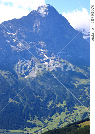 スイス、フィルスト展望台付近からの山景色 スイス、フィルスト展望台付近からの山景色 58793076