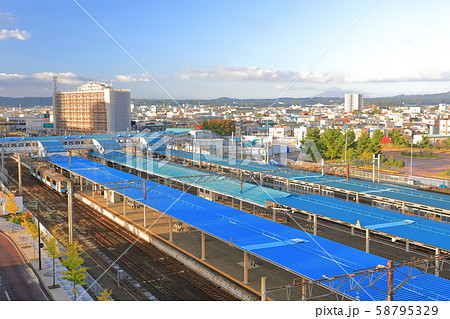 JR青森駅と青森市街地 58795329