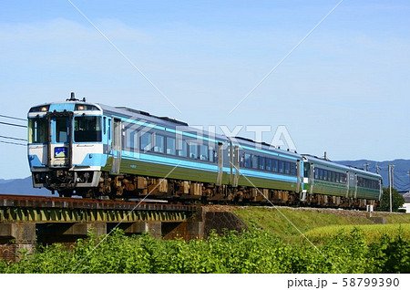 キハ185系4両編成で運転する特急剣山 58799390