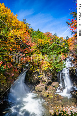 栃木 日光 竜頭の滝と紅葉 栃木 日光 竜頭の滝と紅葉 58801933