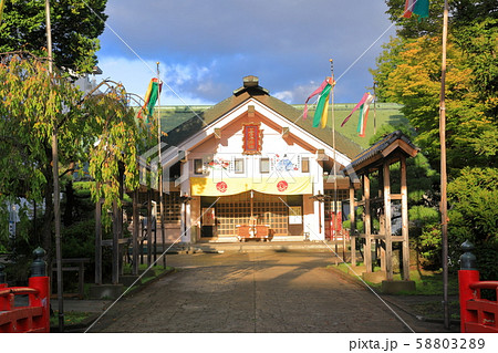 【青森県】朝日を浴びる善知鳥神社 【青森県】朝日を浴びる善知鳥神社 58803289