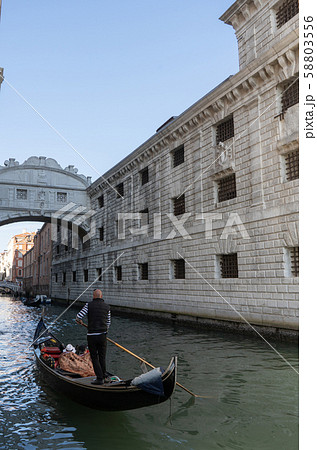 View of the Bridge of Sighs or Ponte dei Sospiri with gondola. 58803556