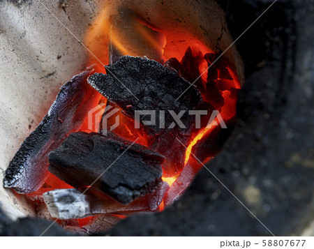 熾火　炭火　アップ 58807677