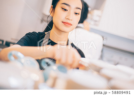 カフェ　スタッフ　アルバイト 58809491