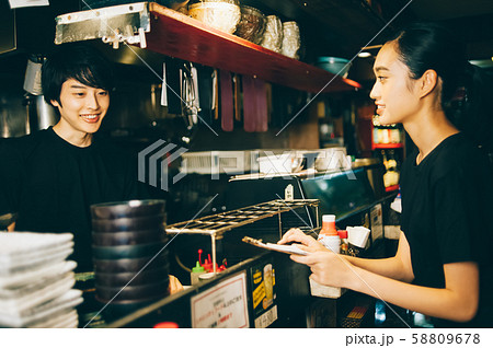 スタッフ　アルバイト　居酒屋 58809678