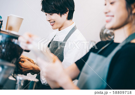 カフェ　スタッフ　アルバイト 58809718