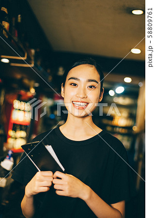 スタッフ　アルバイト　居酒屋 58809761