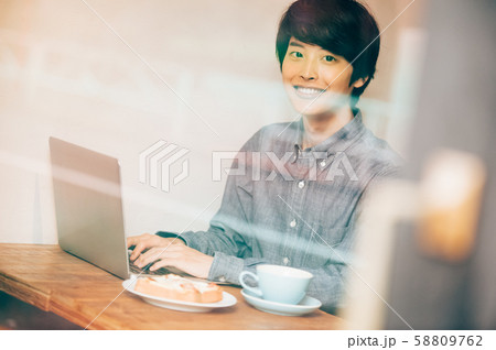 男性 カフェ ビジネス 男性 カフェ ビジネス 58809762