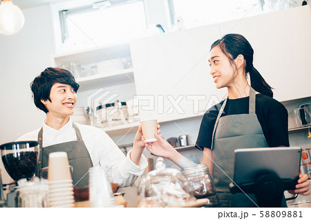 カフェ　スタッフ　アルバイト 58809881