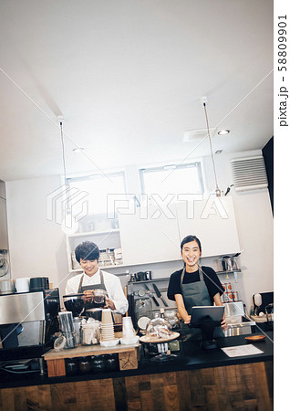 カフェ　スタッフ　アルバイト 58809901