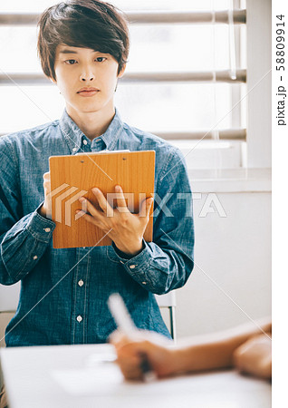 男性　アルバイト　試験監督 58809914