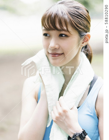 女性　スポーツ　ビューティー 58810290