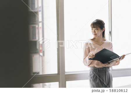 女性 ビジネス ビジネスウーマン 女性 ビジネス ビジネスウーマン 58810612