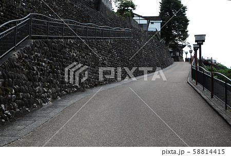 富山・越中八尾の石垣の町 58814415