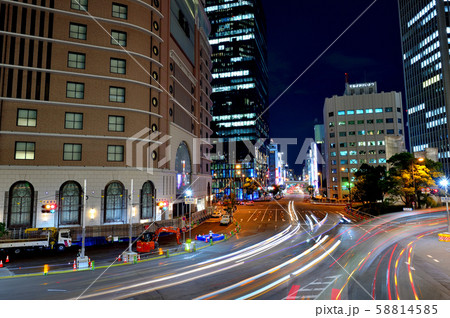 阪神百貨店から大阪駅への陸橋から見た扇町通りへの夜景 58814585