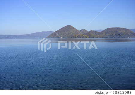 温泉街から見た洞爺湖 中島 温泉街から見た洞爺湖 中島 58815093