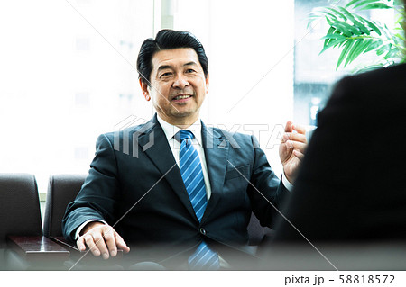 男性 社長 会議 ビジネス ビジネスマン ミドル オフィス 男性 社長 会議 ビジネス ビジネスマン ミドル オフィス 58818572