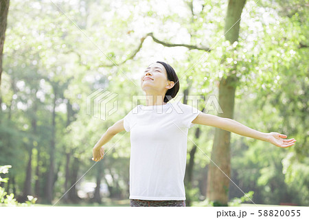 若い女性　美容イメージ 58820055