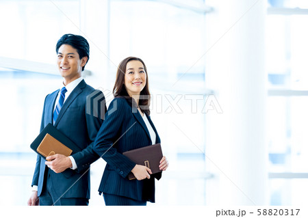 ビジネスイメージ 男性社員 女性社員 ビジネスイメージ 男性社員 女性社員 58820317