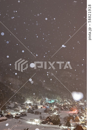 雪降る世界遺産 58821918