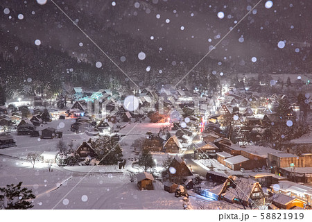 雪降る世界遺産 58821919