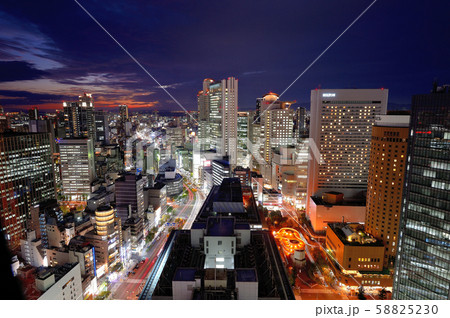 大阪梅田の夜景、大阪駅前第3ビルの展望フロアからの眺め 58825230