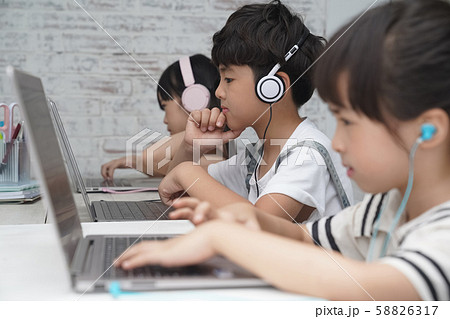 キッズ　教育　エドテック 58826317