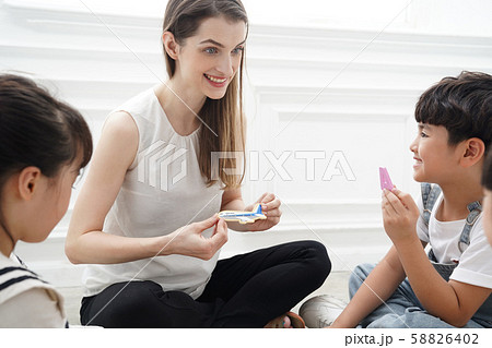 キッズ　教育　英会話 58826402