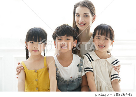 キッズ　教育　インターナショナル 58826445