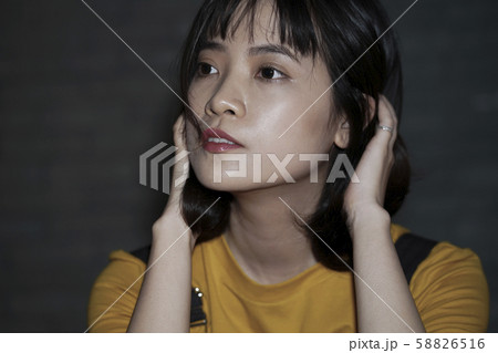 女性 ポートレート ストリート 女性 ポートレート ストリート 58826516