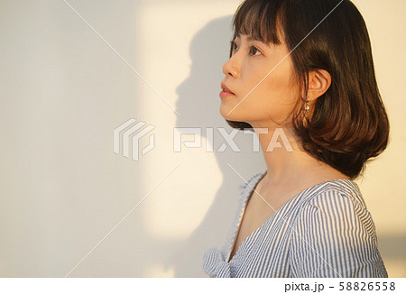 女性　ヘアカタログ　ミディアム 58826558
