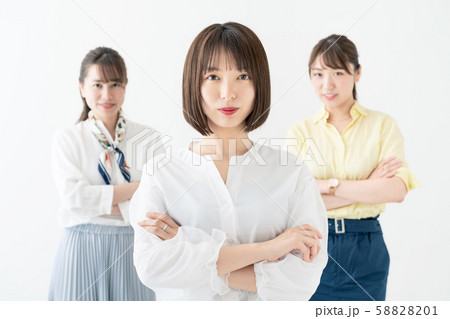 女性グループ 58828201