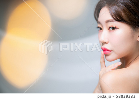 女性　ビューティー　キラキラ 58829233