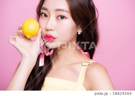 女性　ビューティー　キャッチー 58829304