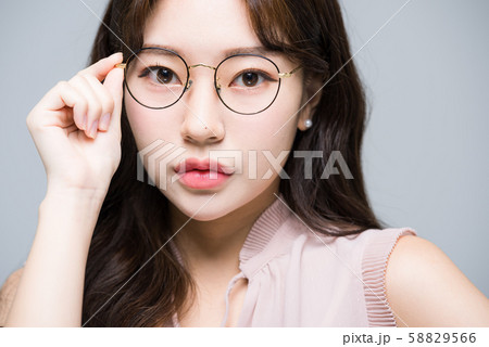 女性 ビジネス 眼鏡の写真素材 5566